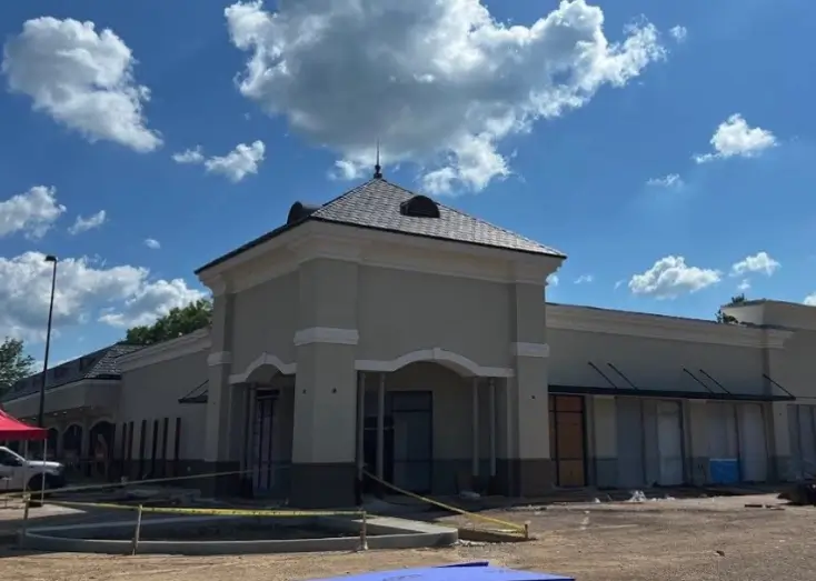 a photo of a commercial building